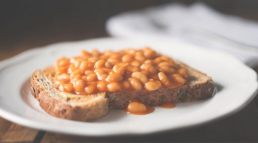 a plate of baked beans on toast