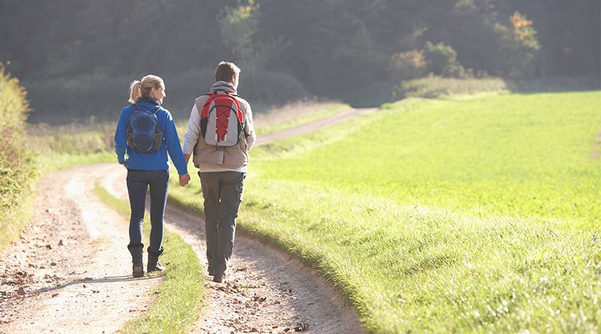 couple-going-for-walk-exercise