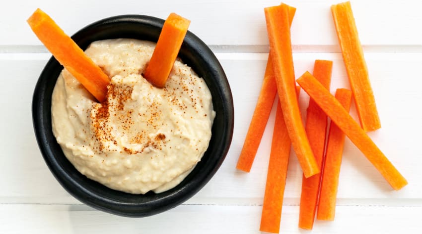 pregnancy-diet-carrot-sticks-hummus